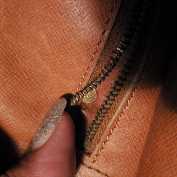 LOUIS VUITTON LARGE DANUBE with Flaws - Picture 11 of 16